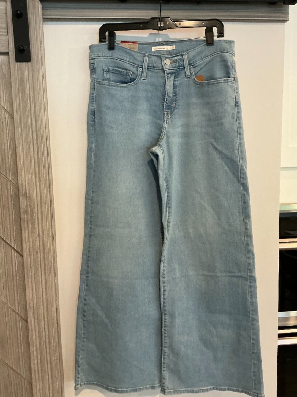 NWT Levi's 318 Shaping Wide Leg Jeans Light Wash Denim Size 31x32